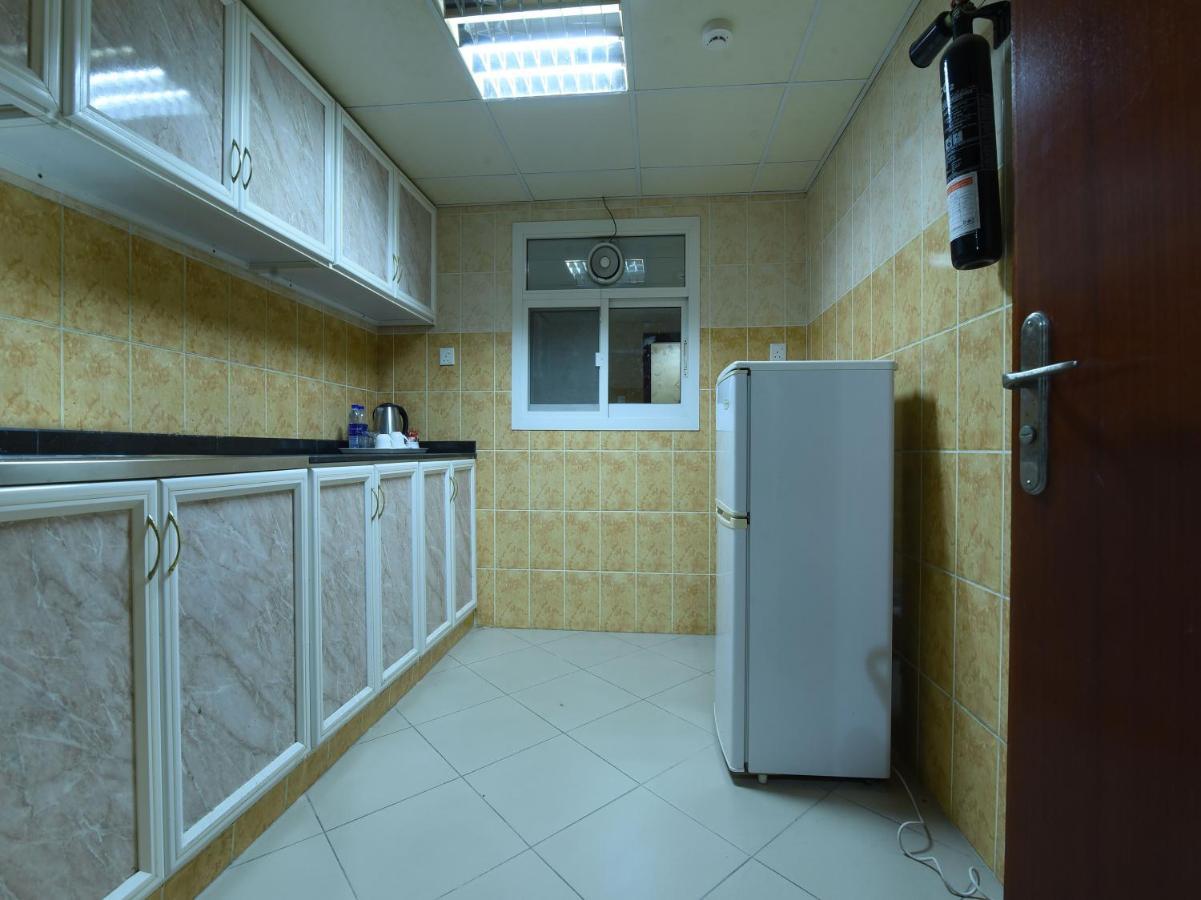 Oyo 274 California Suites Fujaira Esterno foto